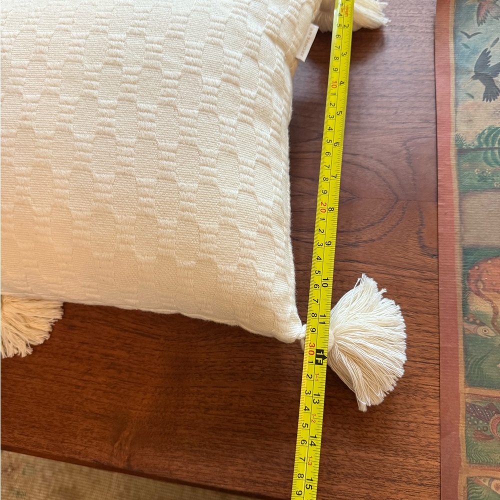 Archive New York Natural White Antigua Pillow - Picture 8 of 10